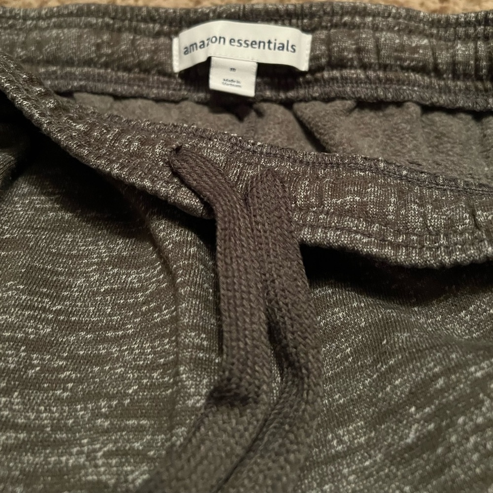 Amazon essentials joggers - Picture 3 of 4